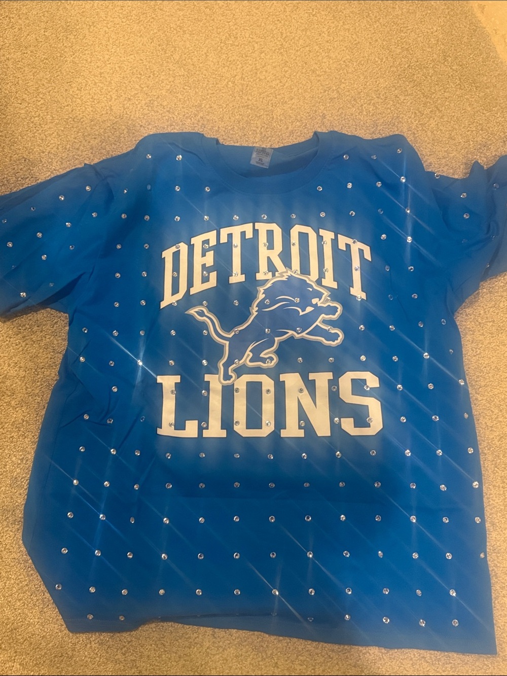 Detroit Lions women’s Blue Logo Tee with Rhinestones worn 2x size XL